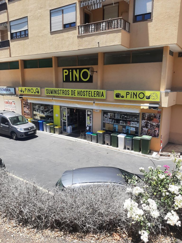 Imagen del local, vista lateral derecha